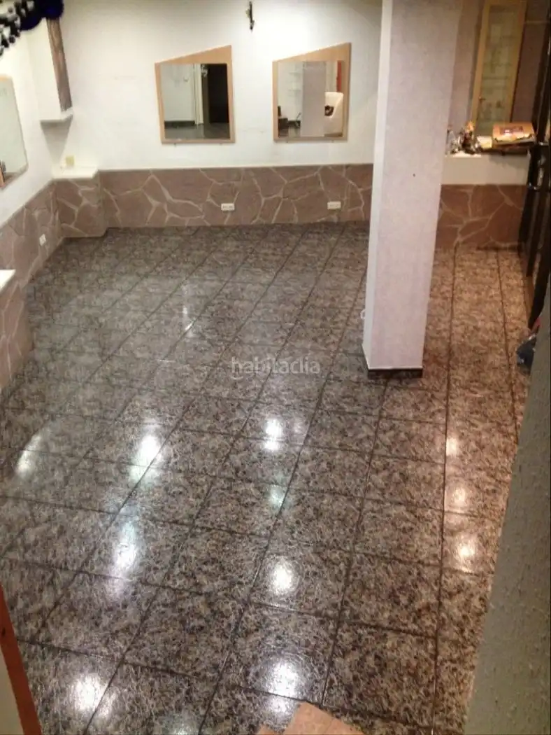 Locale commerciale in vendita a Carrer de Dant 11