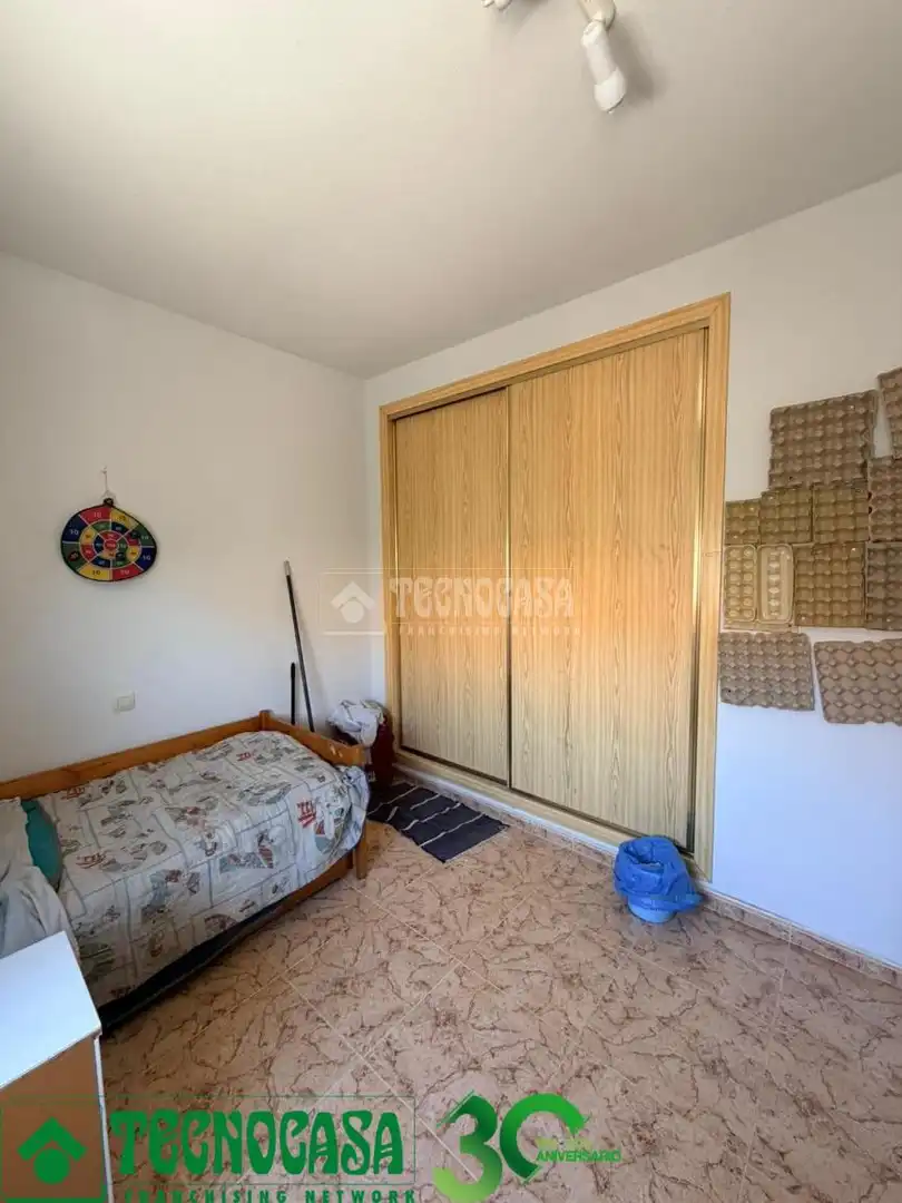 Habitación de Casa adosada en venta en Albarreal de Tajo con Aire acondicionado y Jardín privado