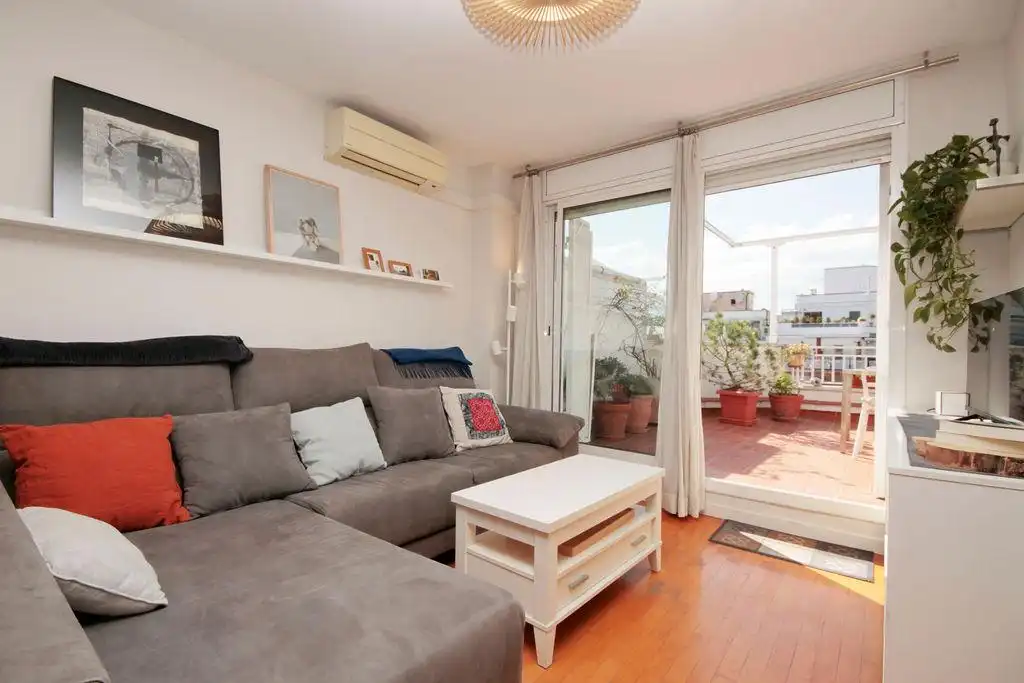 Sala de estar de Ático en venta en Barcelona con Aire acondicionado, Calefacción y Parquet