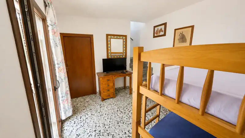 Dormitori de Casa o xalet en venda en Vélez-Málaga amb Aire condicionat, Terrassa i Moblat