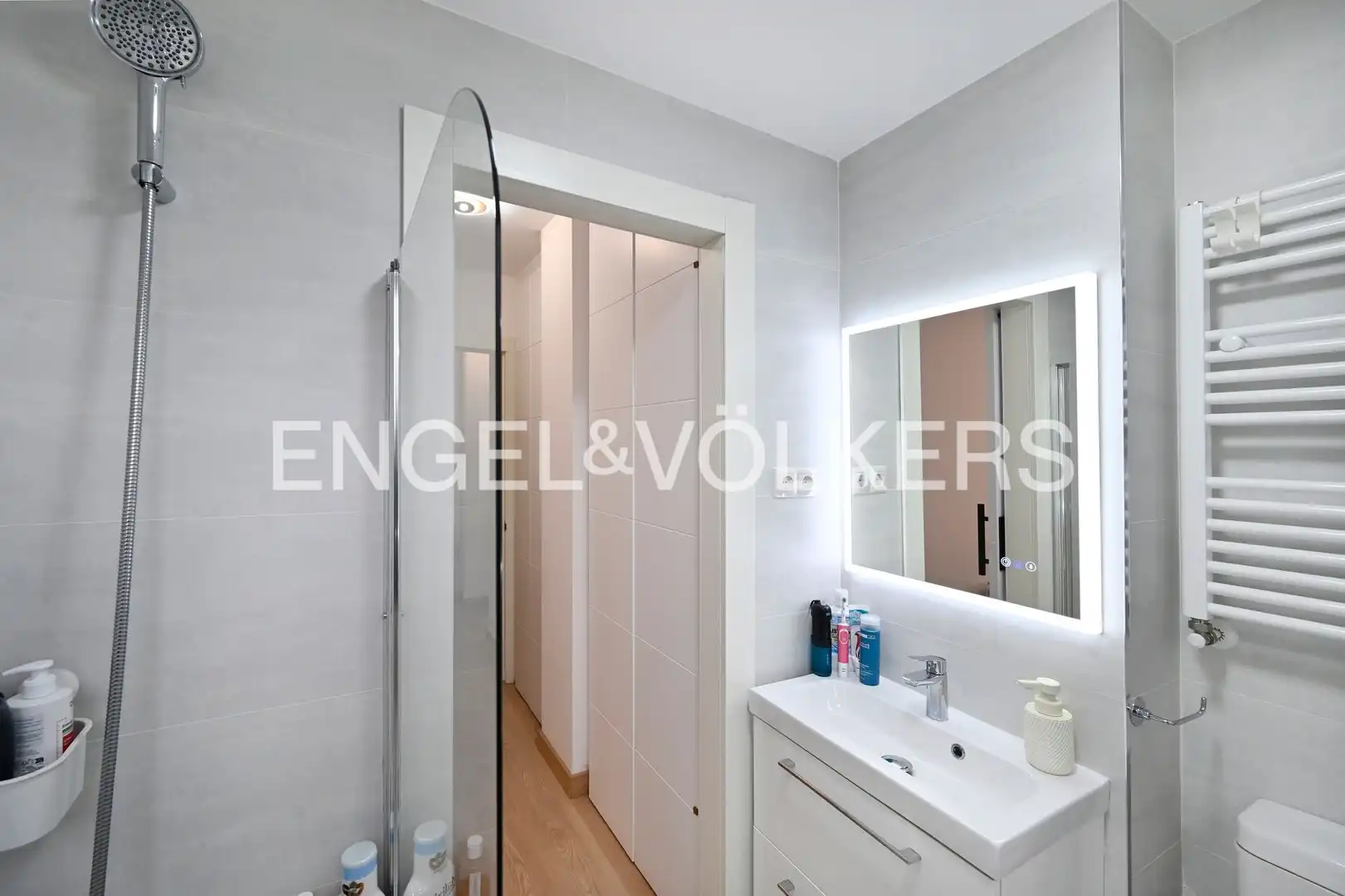 Baño de Piso en venta en Camargo con Calefacción, Terraza y Trastero