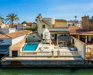Vista exterior de Casa o xalet en venda en Empuriabrava amb Aire condicionat, Calefacció i Terrassa