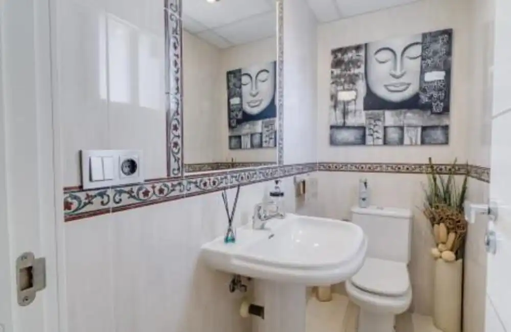 Baño de Casa o chalet de alquiler en Marbella con Aire acondicionado, Jardín privado y Terraza