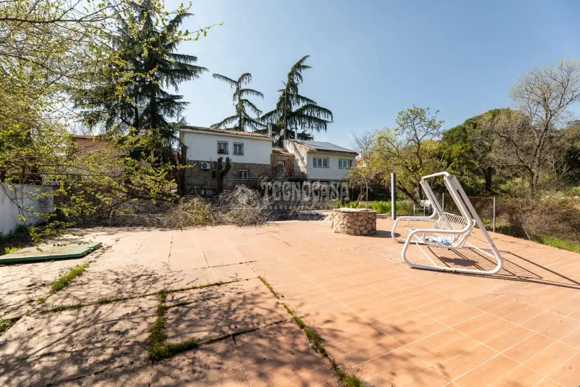 Jardí de Casa o xalet en venda en Las Rozas de Madrid amb Aire condicionat, Calefacció i Terrassa