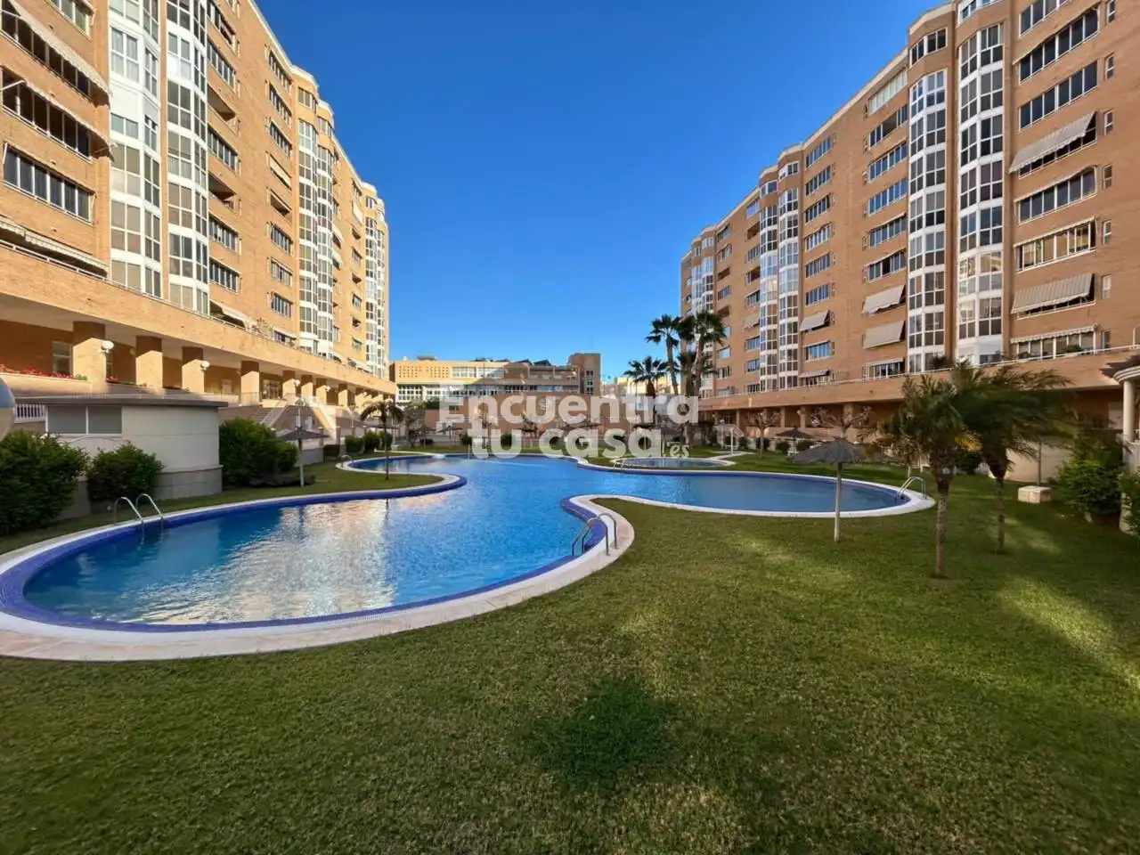 Vista exterior de Pis en venda en Alicante / Alacant amb Terrassa, Traster i Piscina comunitària