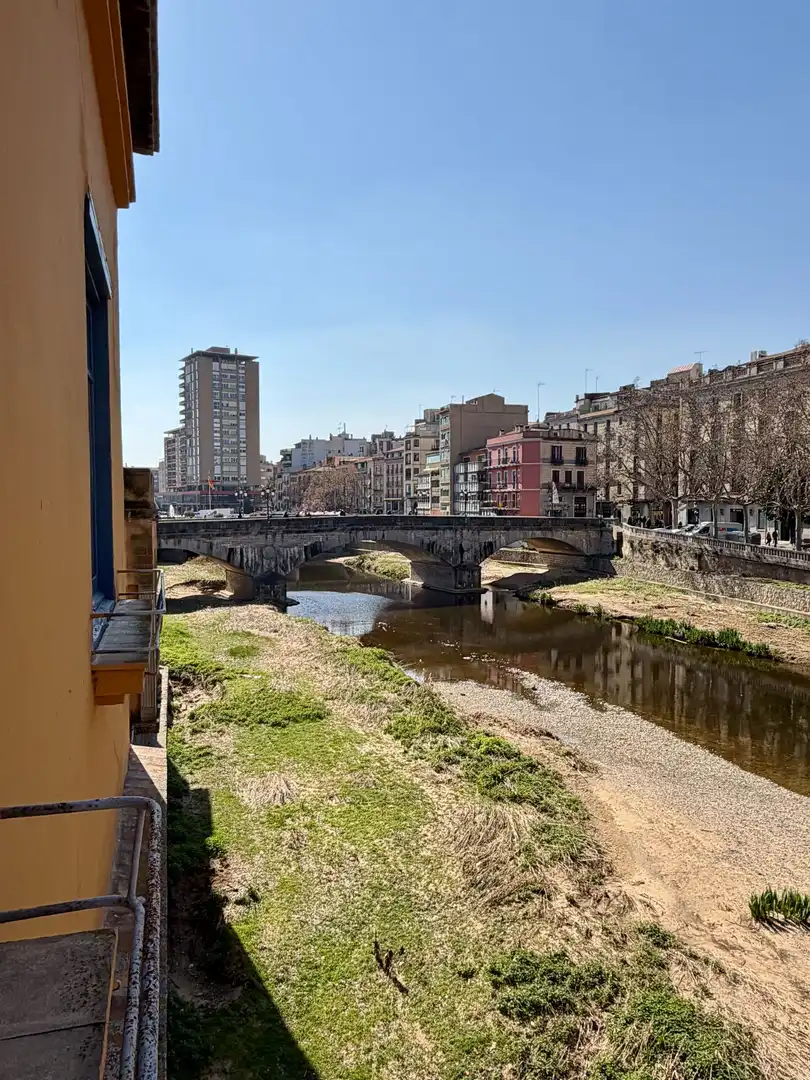 Vista exterior de Piso en venta en Girona con Calefacción