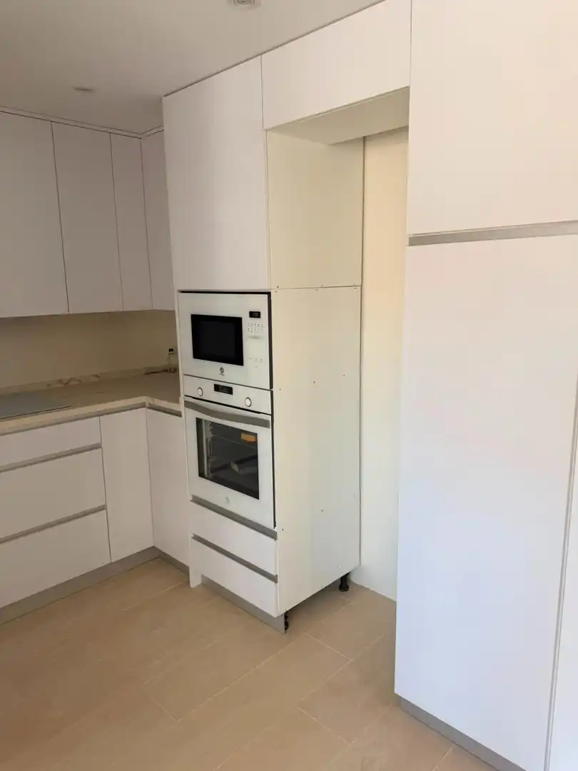 Cuina de Pis de lloguer en Granada amb Aire condicionat, Moblat i Balcó