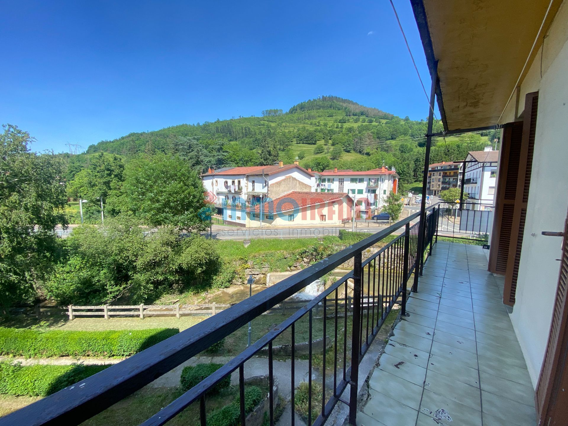 Außenansicht von Wohnung zum verkauf in Zegama mit Heizung, Terrasse und Abstellraum