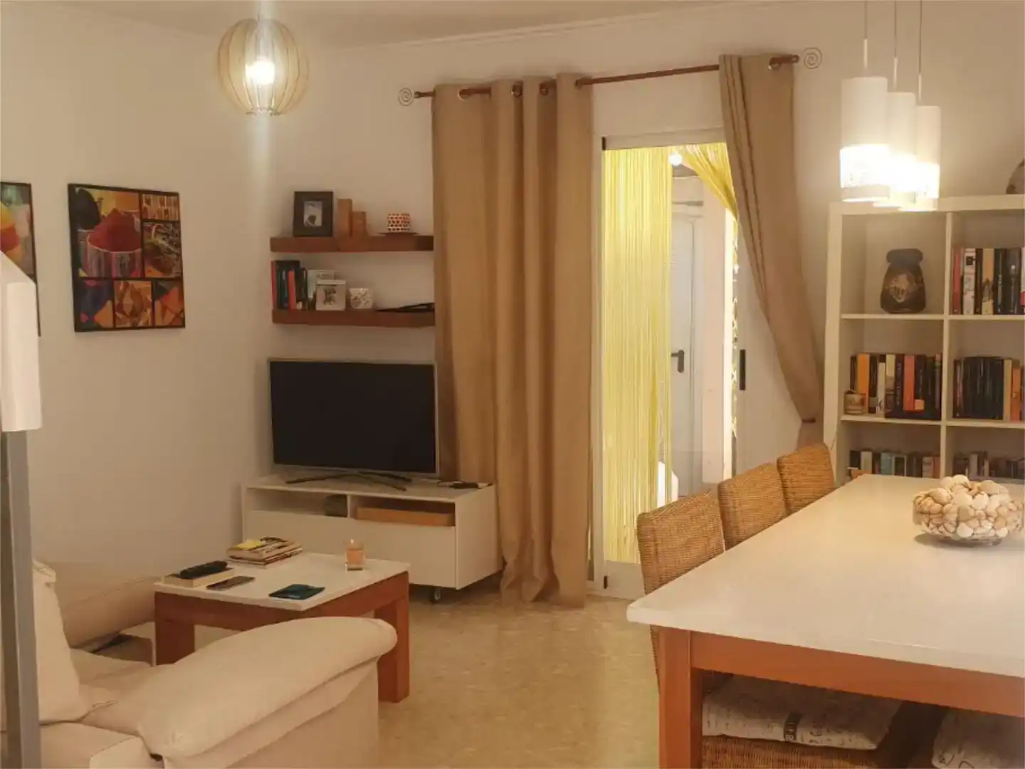 Sala d'estar de Casa adosada en venda en Oliva amb Aire condicionat, Piscina i Balcó