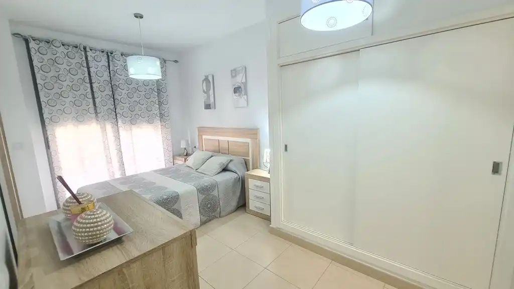 Habitación de Apartamento de alquiler en Garrucha con Aire acondicionado, Calefacción y Terraza