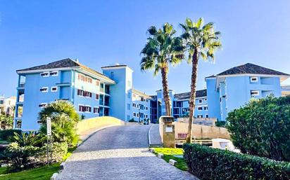 Vista exterior de Apartament en venda en Sotogrande amb Aire condicionat, Calefacció i Jardí privat