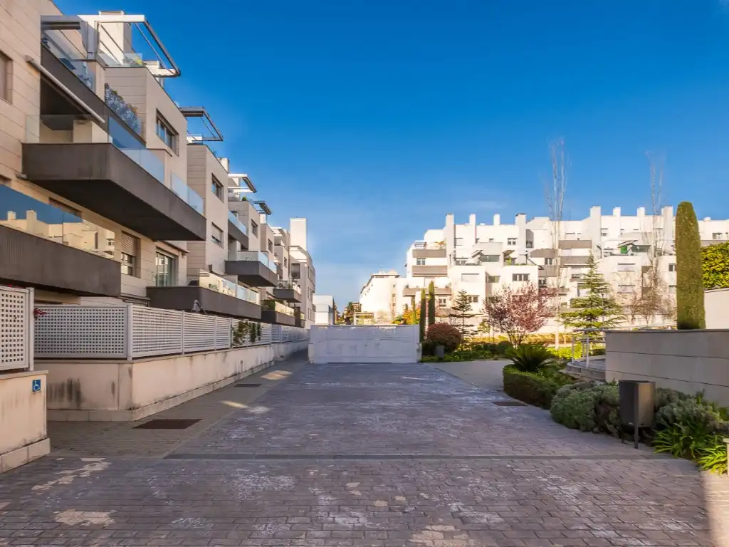 Vista exterior de Piso en venta en Madrid con Aire acondicionado, Jardín privado y Terraza