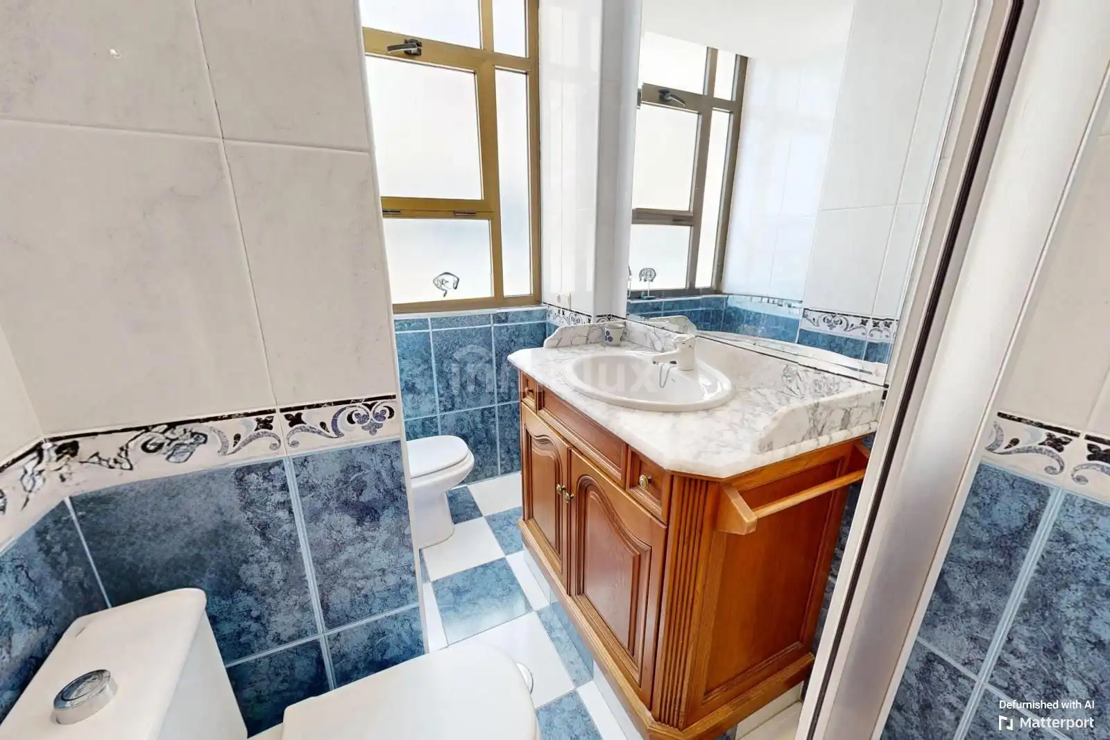 Baño de Piso en venta en Alicante / Alacant con Terraza, Piscina y Amueblado
