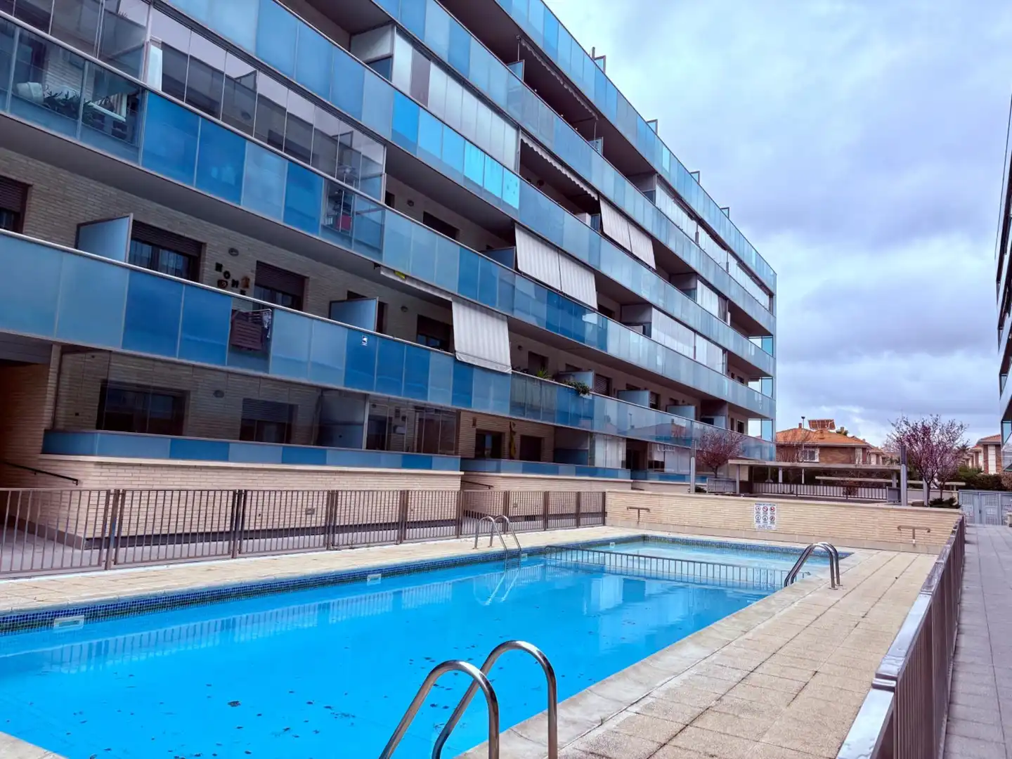 Piscina de Pis en venda en Cuarte de Huerva amb Calefacció, Jardí privat i Terrassa