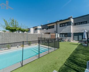 Swimming pool of Single-family semi-detached for sale in Arroyomolinos (Madrid)  with Air Conditioner, Terrace and Swimming Pool