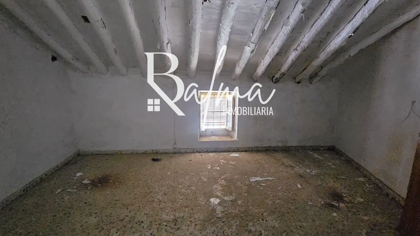 Casa adosada en venta en Alfarnate