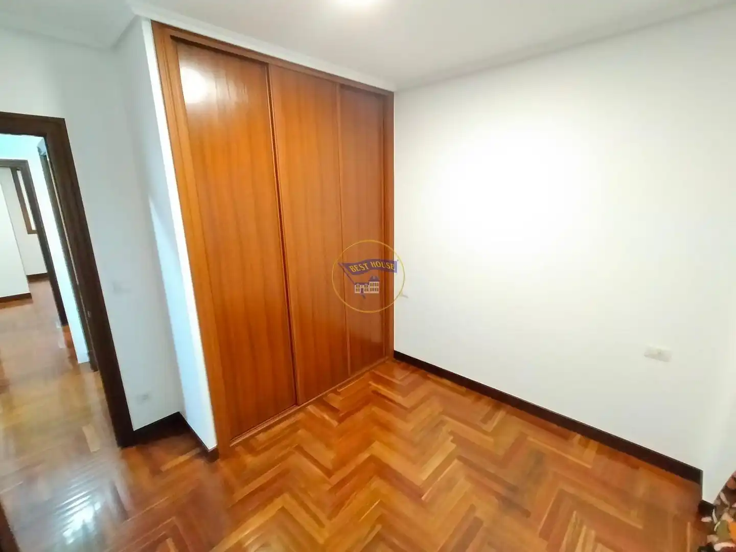 Flat for rent in Vigo   with Heating, Parquet flooring and Furnished