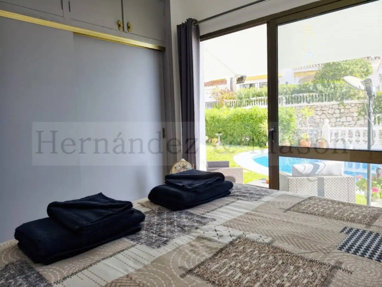 Bedroom of Houses for sale in Benalmádena  with Air Conditioner, Terrace and Swimming Pool