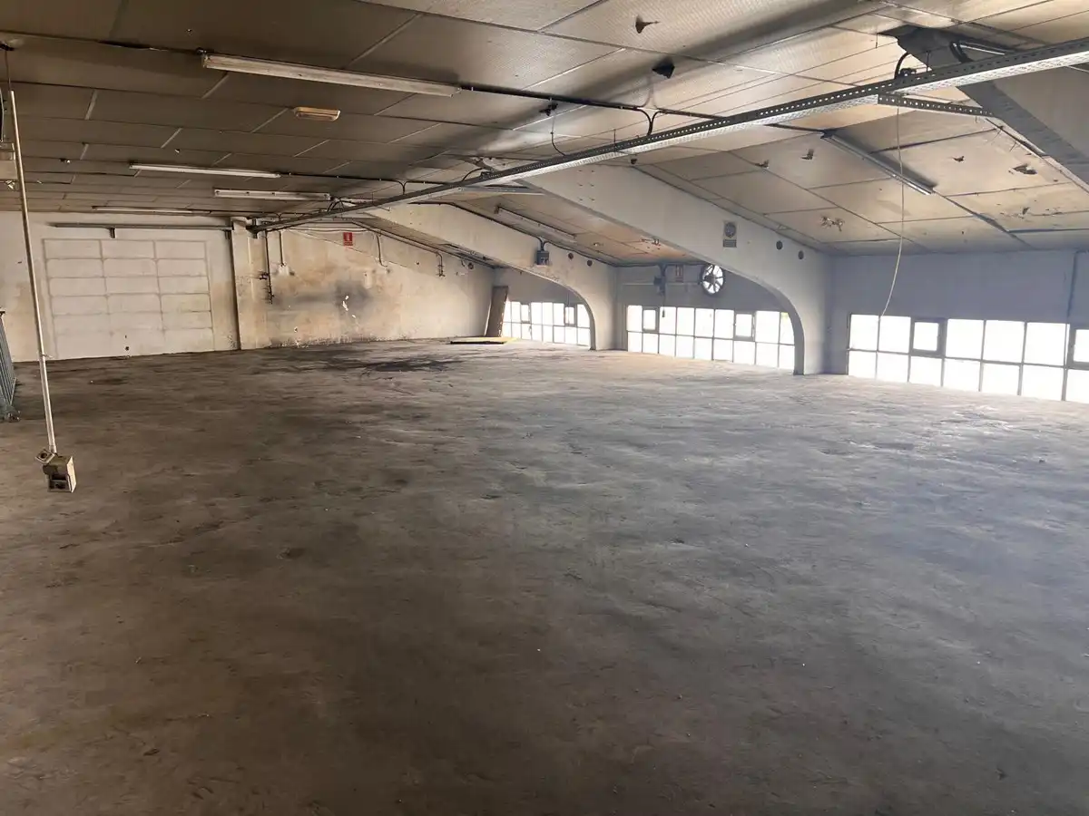 Industrial buildings for rent in Centre