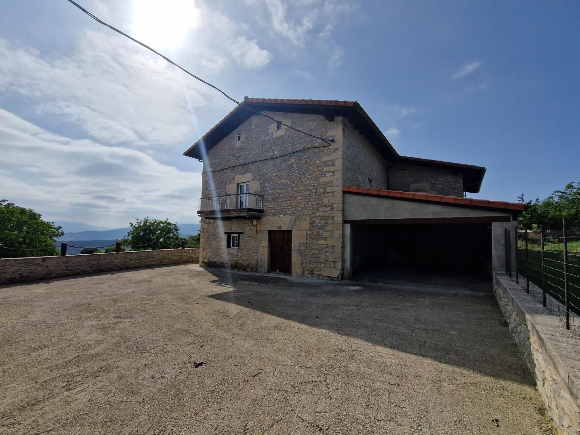 Vista exterior de Finca rústica en venda en Valle de Mena amb Balcó