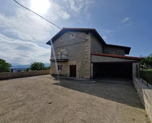 Vista exterior de Finca rústica en venda en Valle de Mena amb Balcó