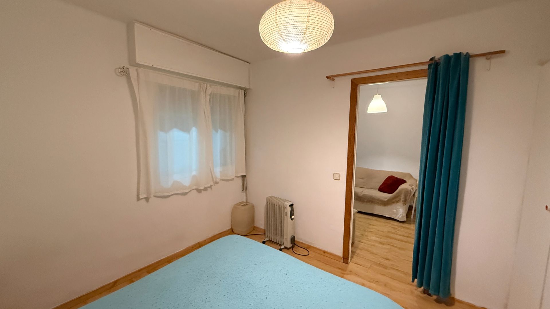 Dormitori de Pis en venda en L'Hospitalet de Llobregat amb Parquet i Moblat