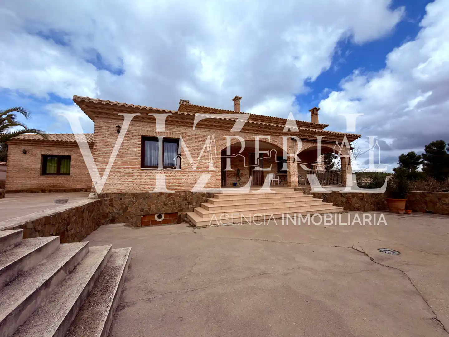Vista exterior de Casa o xalet en venda en Toledo amb Aire condicionat, Calefacció i Jardí privat