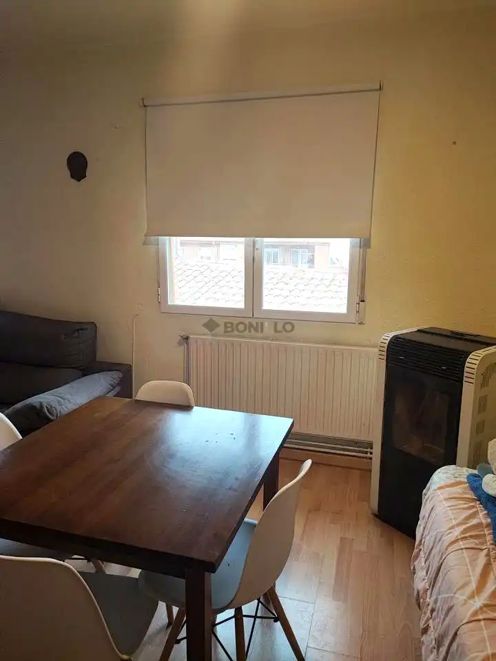 Dormitori de Apartament en venda en Teruel amb Calefacció i Moblat