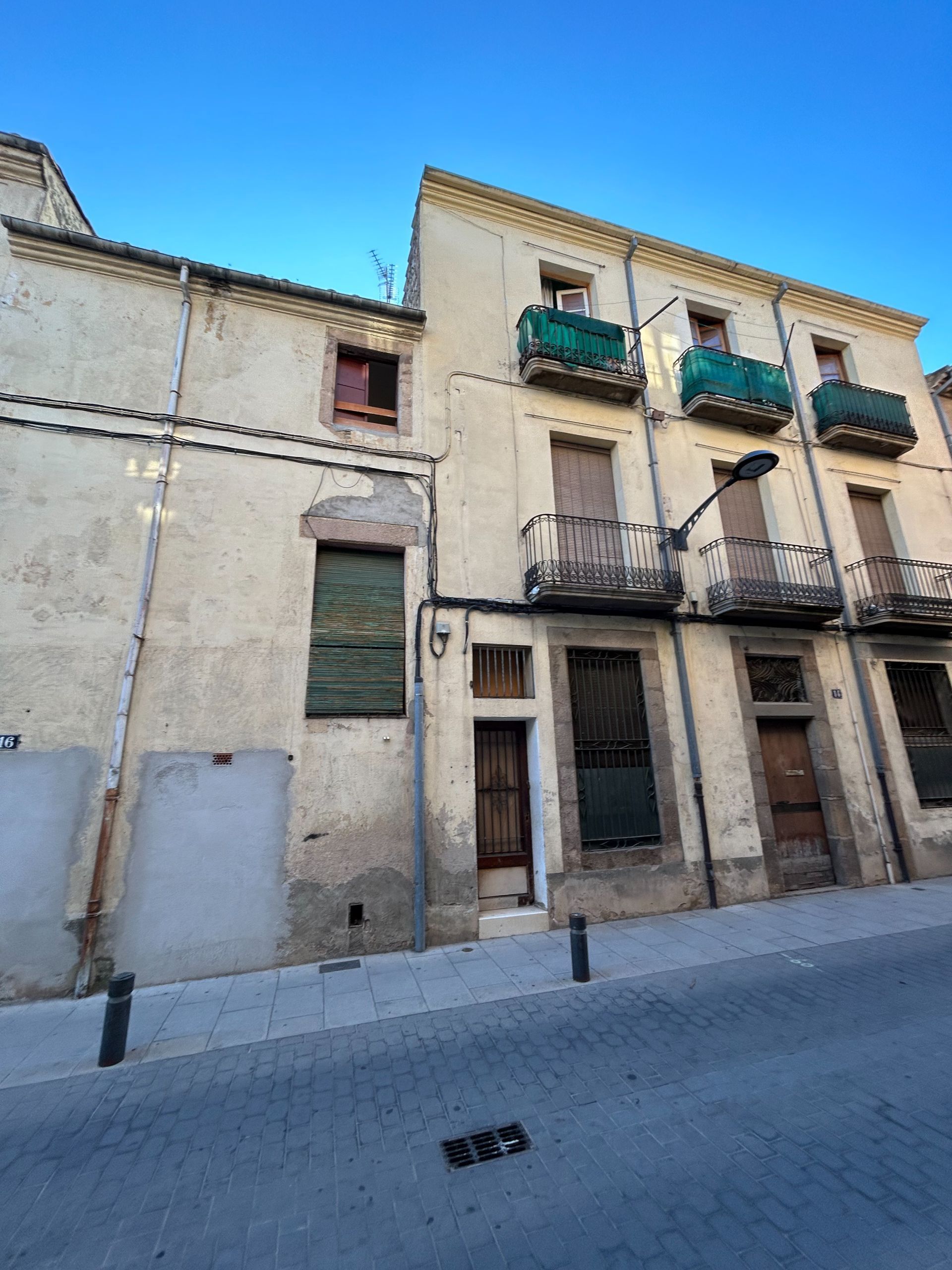 Vista exterior de Edifici en venda en Santa Coloma de Farners