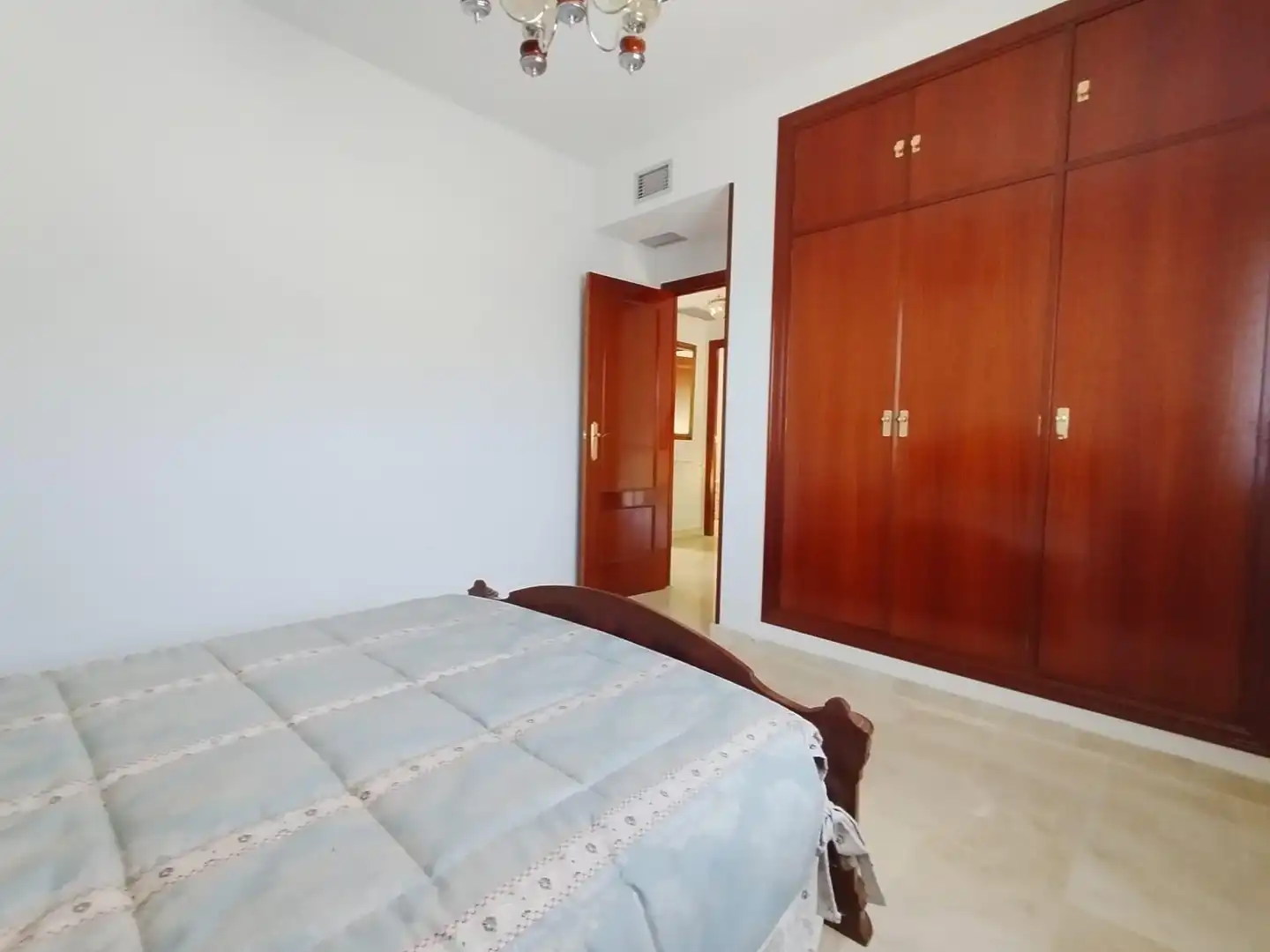 Dormitori de Casa o xalet en venda en Cáceres amb Aire condicionat, Calefacció i Jardí privat