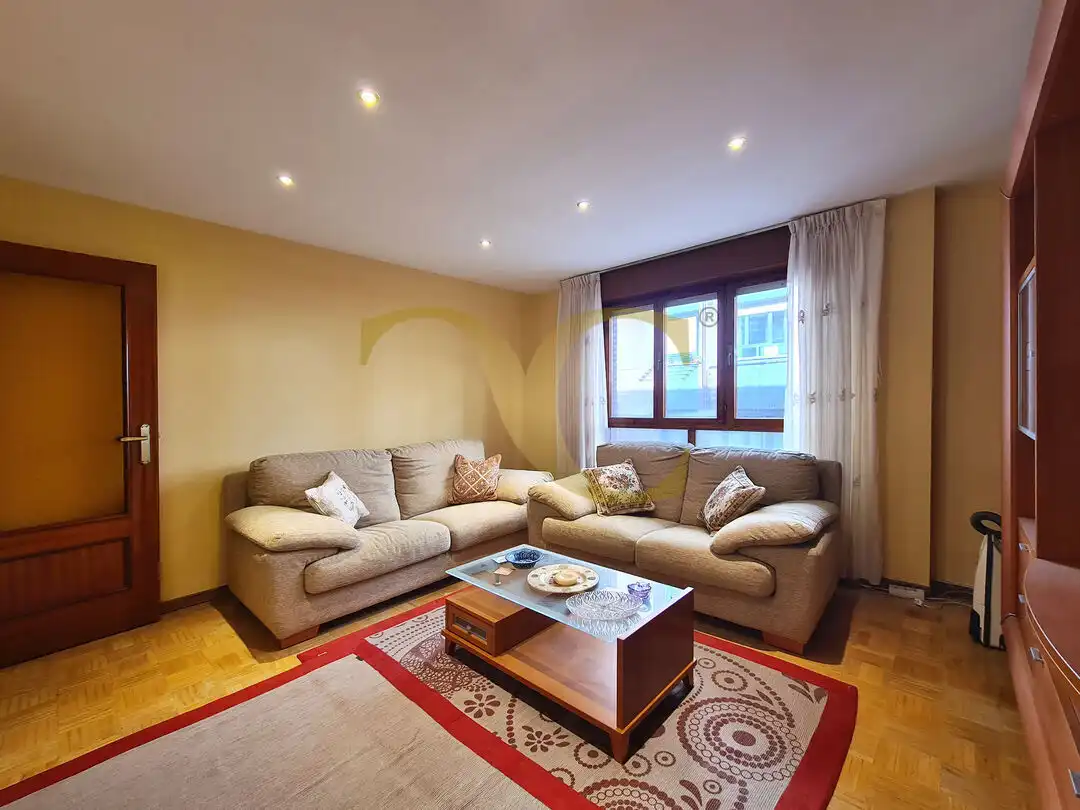Wohnzimmer von Wohnung zur Miete in Gijón  mit Heizung