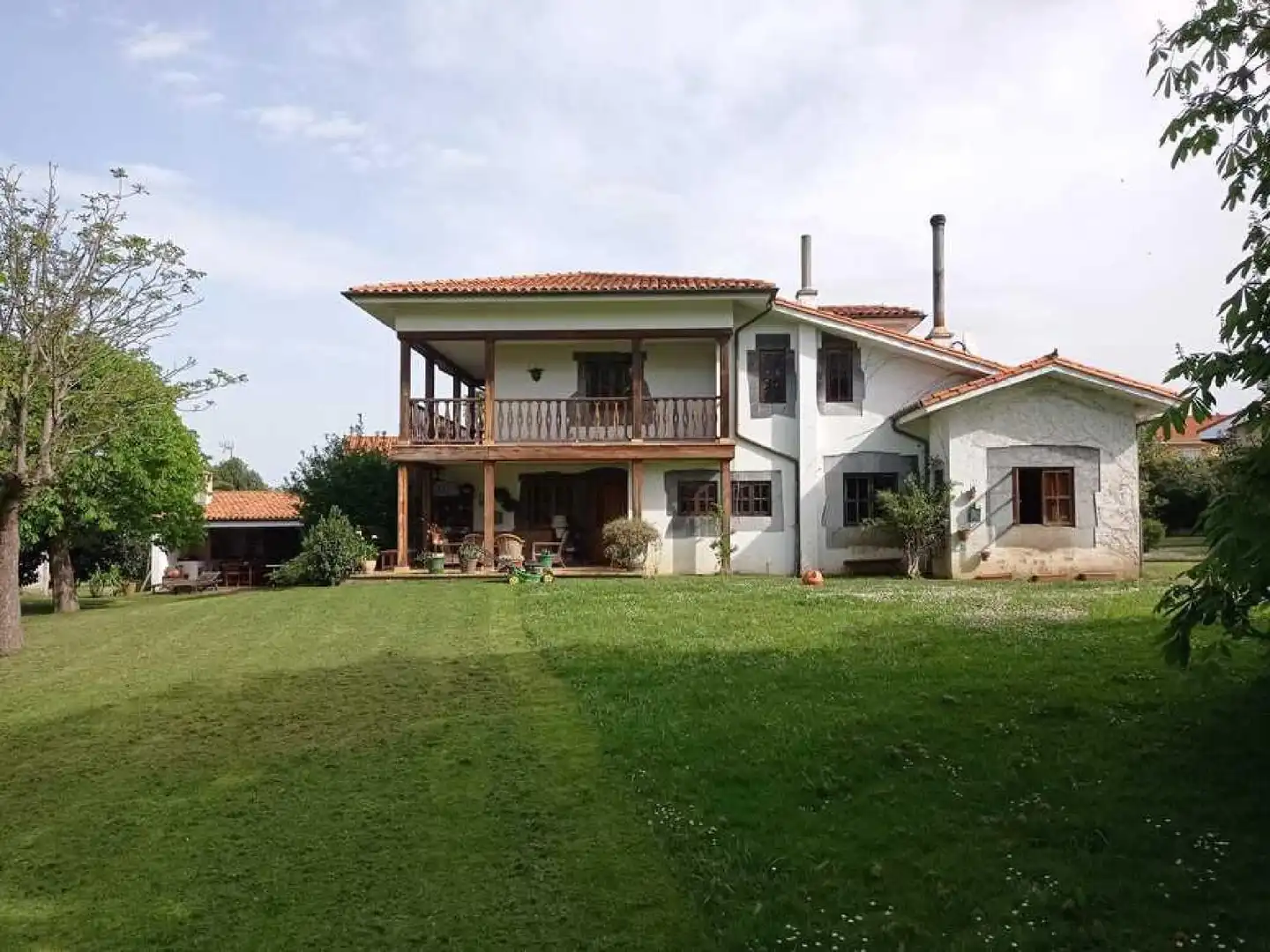 Außenansicht von Haus oder Chalet zum Verkauf in Gijón 