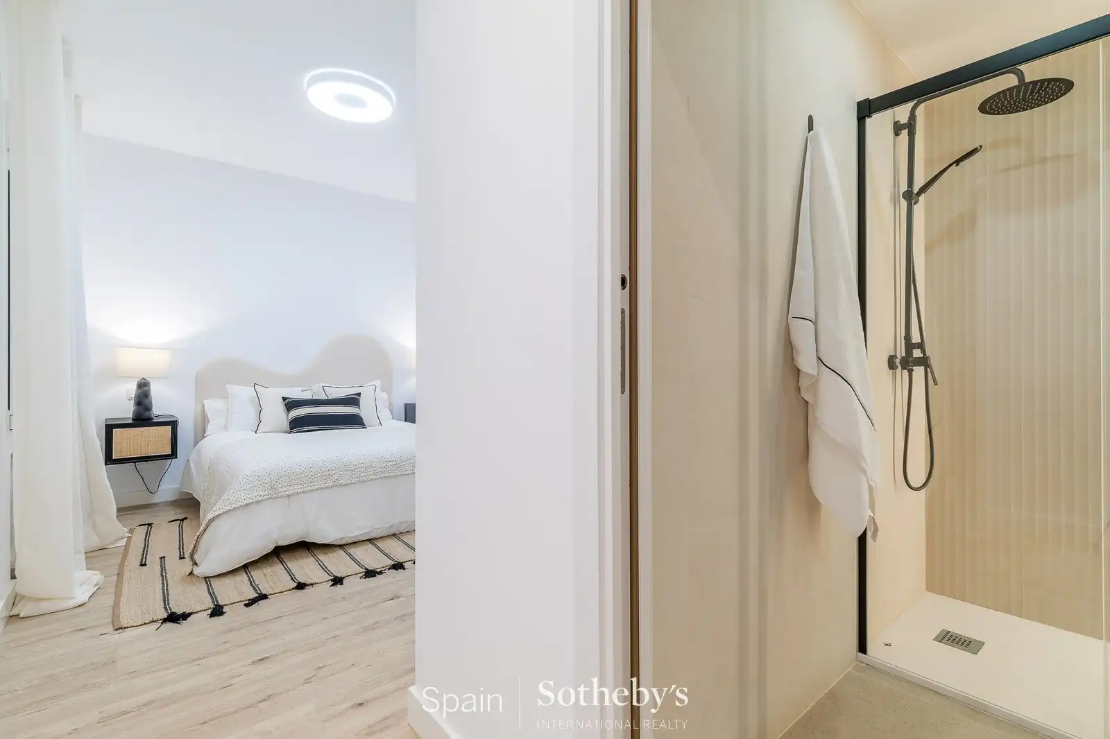 Dormitori de Apartament de lloguer en Madrid amb Aire condicionat, Calefacció i Terrassa