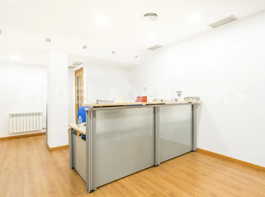 Office for sale in Barcelona  with Air Conditioner and Furnished