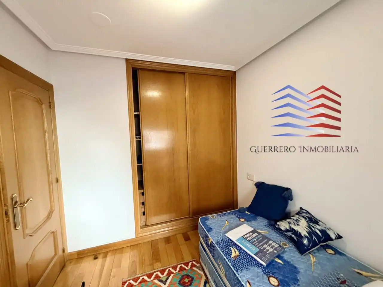 Bedroom of Apartments for rent in Ourense Capital   with Heating, Parquet flooring and Storage room