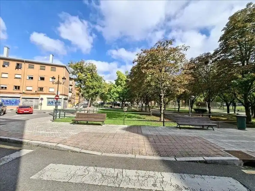 Vista exterior de Pis en venda en Oviedo  amb Terrassa