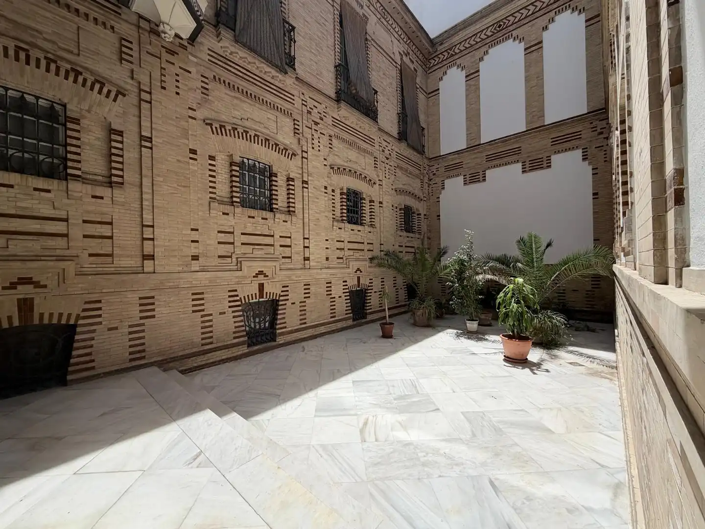 Vista exterior de Pis en venda en Sevilla amb Aire condicionat i Balcó