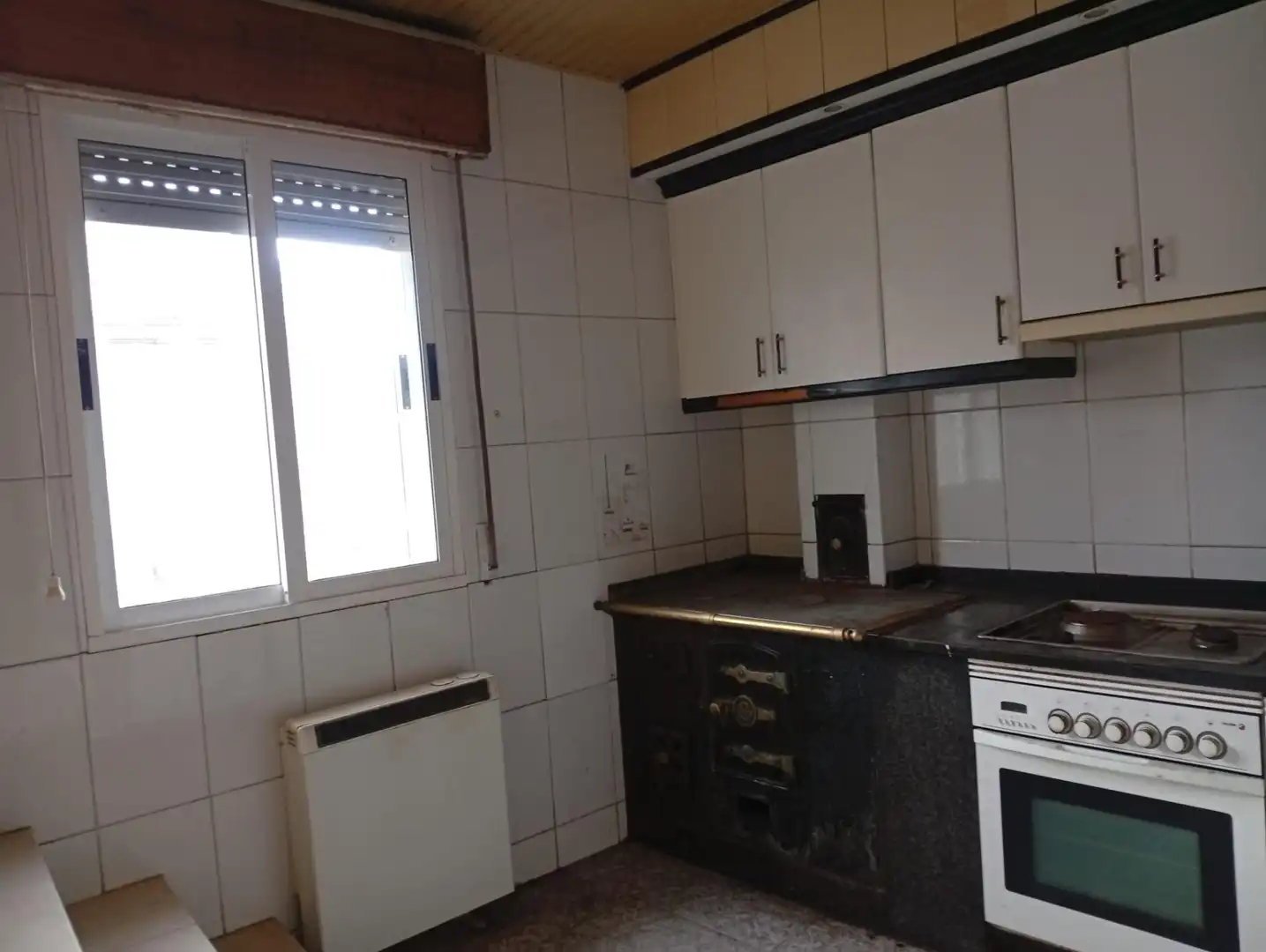 Küche von Einfamilien-Reihenhaus zum Verkauf in Os Blancos  mit Heizung