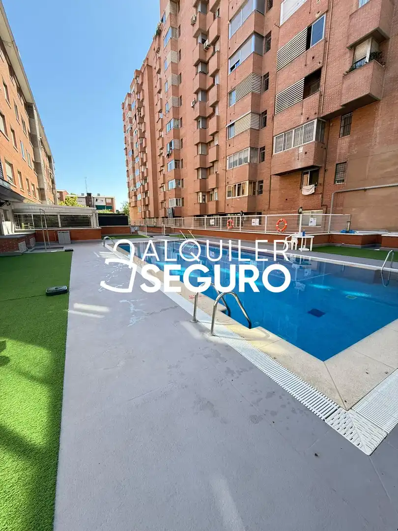 Piscina de Piso de alquiler en Madrid con Aire acondicionado, Calefacción y Piscina