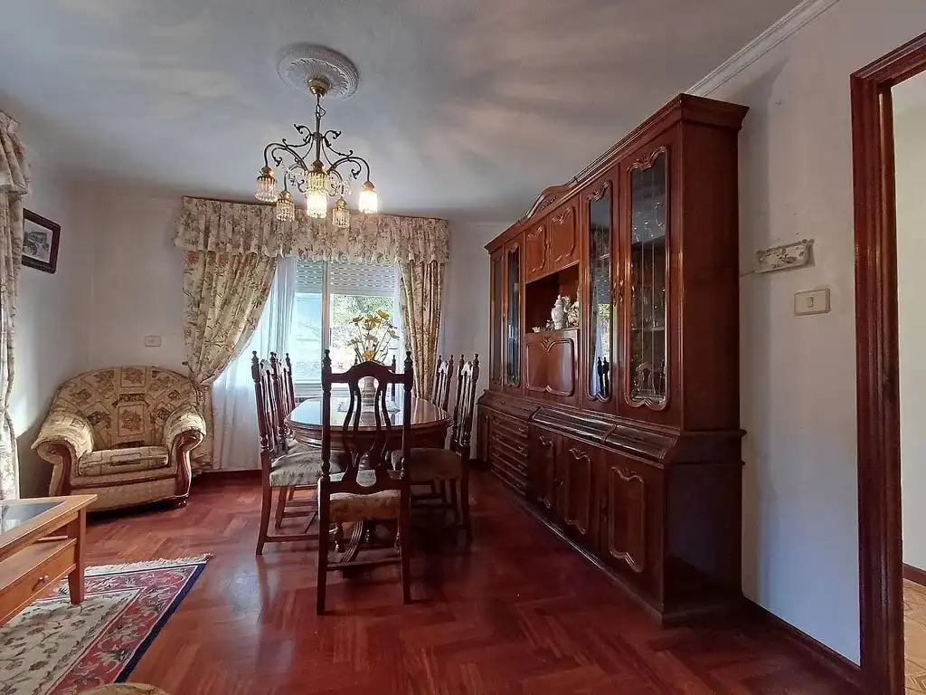 Menjador de Casa o xalet en venda en Mondariz amb Calefacció, Jardí privat i Parquet