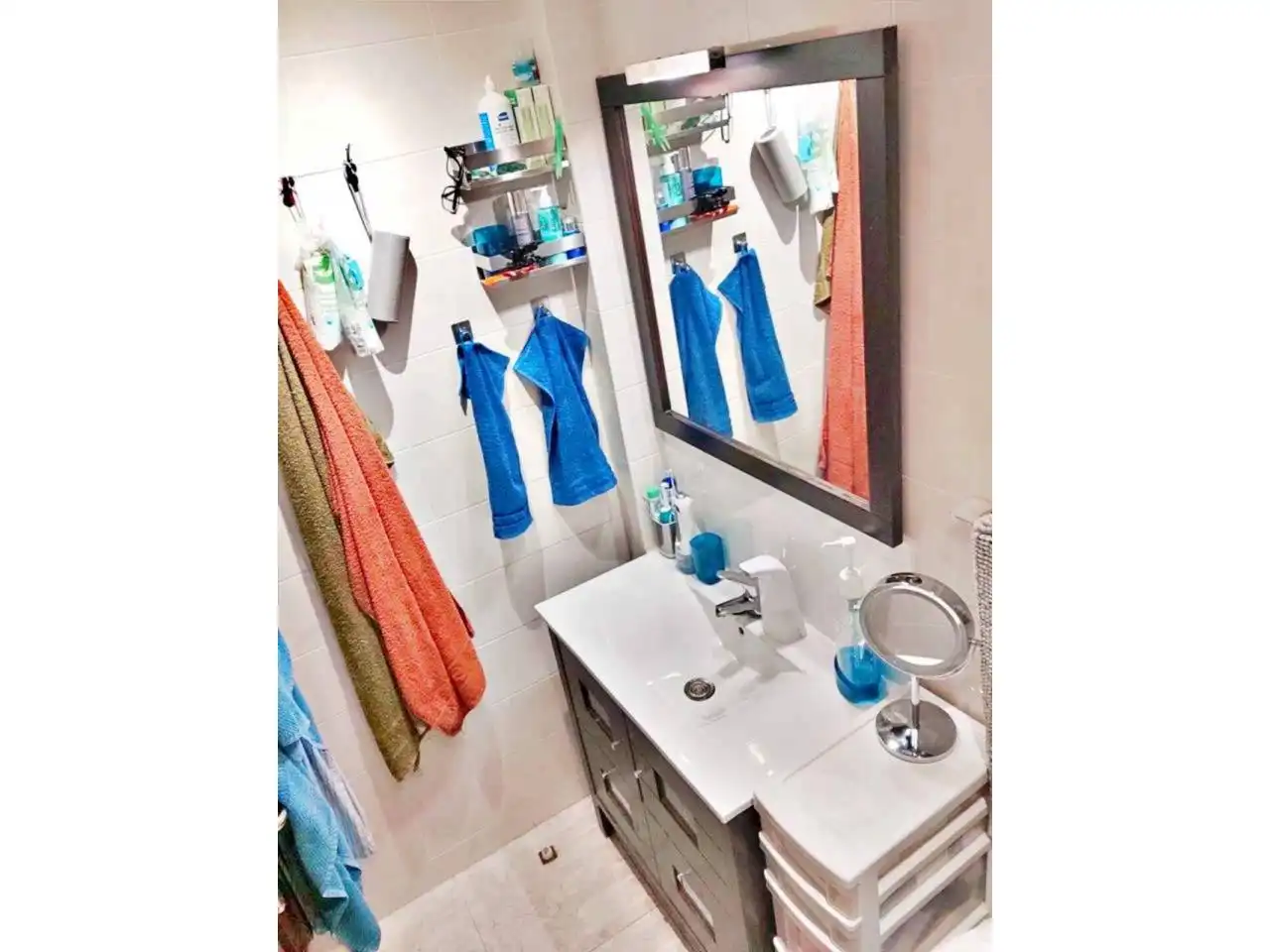 Bany de Apartament en venda en L'Hospitalet de Llobregat amb Aire condicionat, Calefacció i Moblat