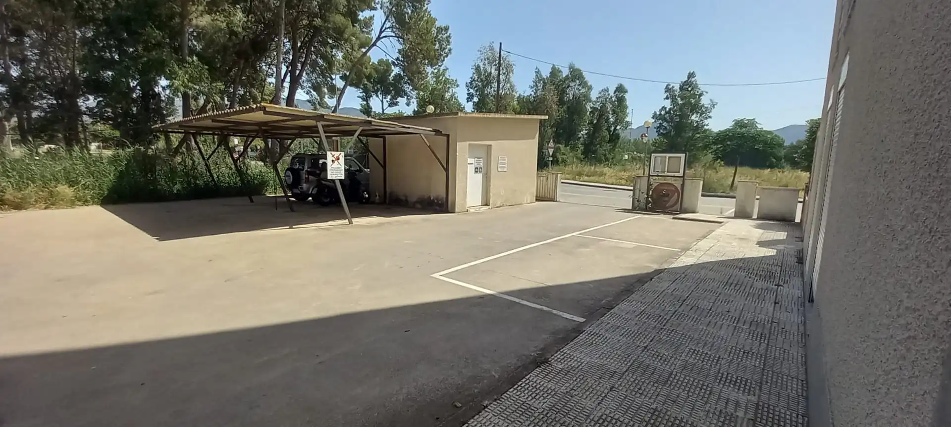 Aparcament de Apartament en venda en Roses amb Jardí privat