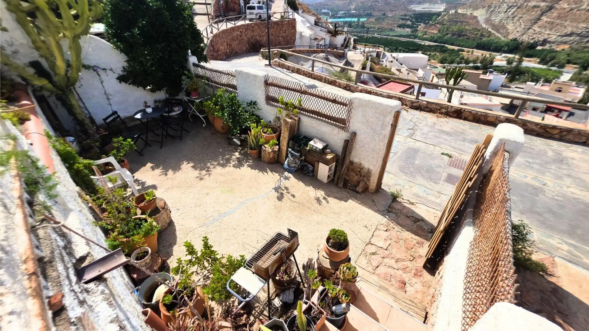 Vista exterior de Casa o xalet en venda en Terque amb Jardí privat i Terrassa