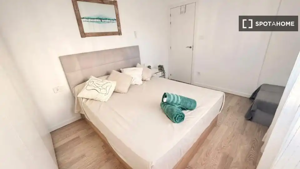 Schlafzimmer von Wohnung zur Miete in Valencia mit Klimaanlage, Heizung und Möbliert
