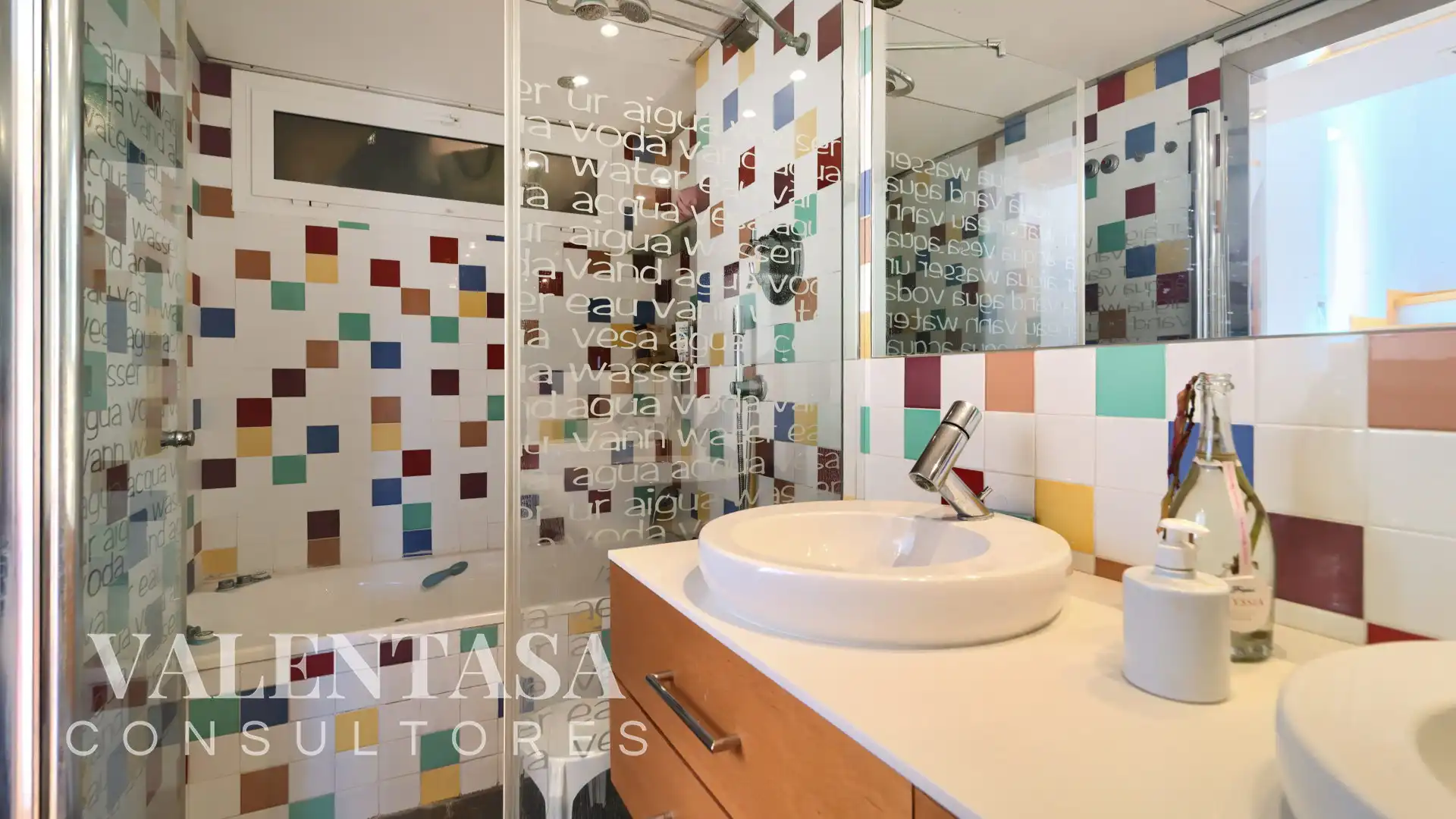 Bathroom of Detached homes for sale in Chiva  with Air Conditioner, Private garden and Terrace