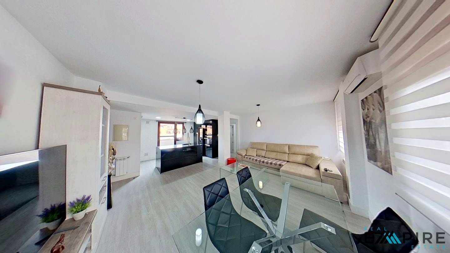 Sala de estar de Ático en venta en Illescas con Aire acondicionado, Calefacción y Jardín privado