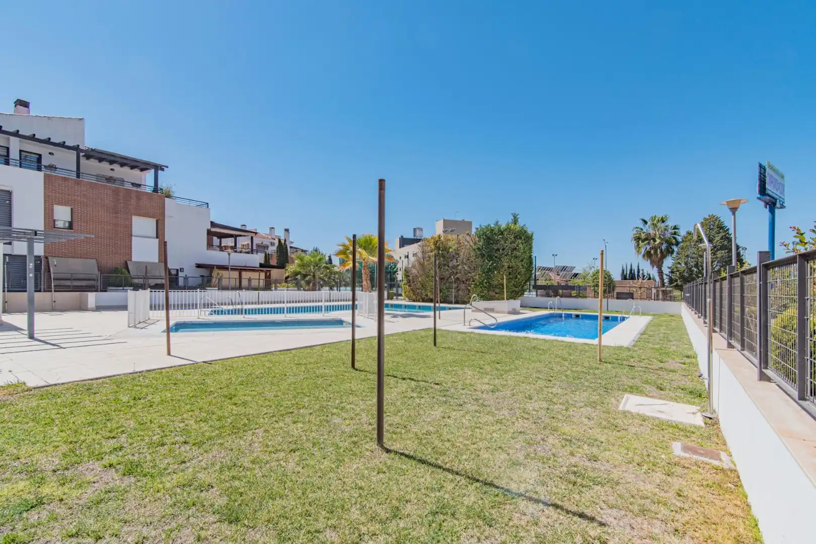 Piscina de Pis en venda en Albolote amb Jardí privat, Terrassa i Moblat