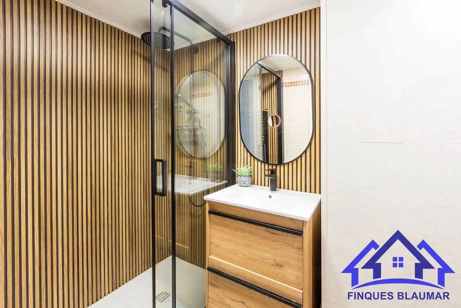 Bathroom of Flat for sale in Arenys de Mar  with Air Conditioner, Heating and Terrace