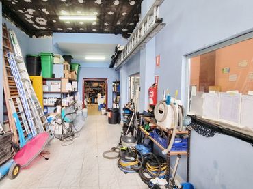 Locale commerciale in vendita a Ernio Kalea