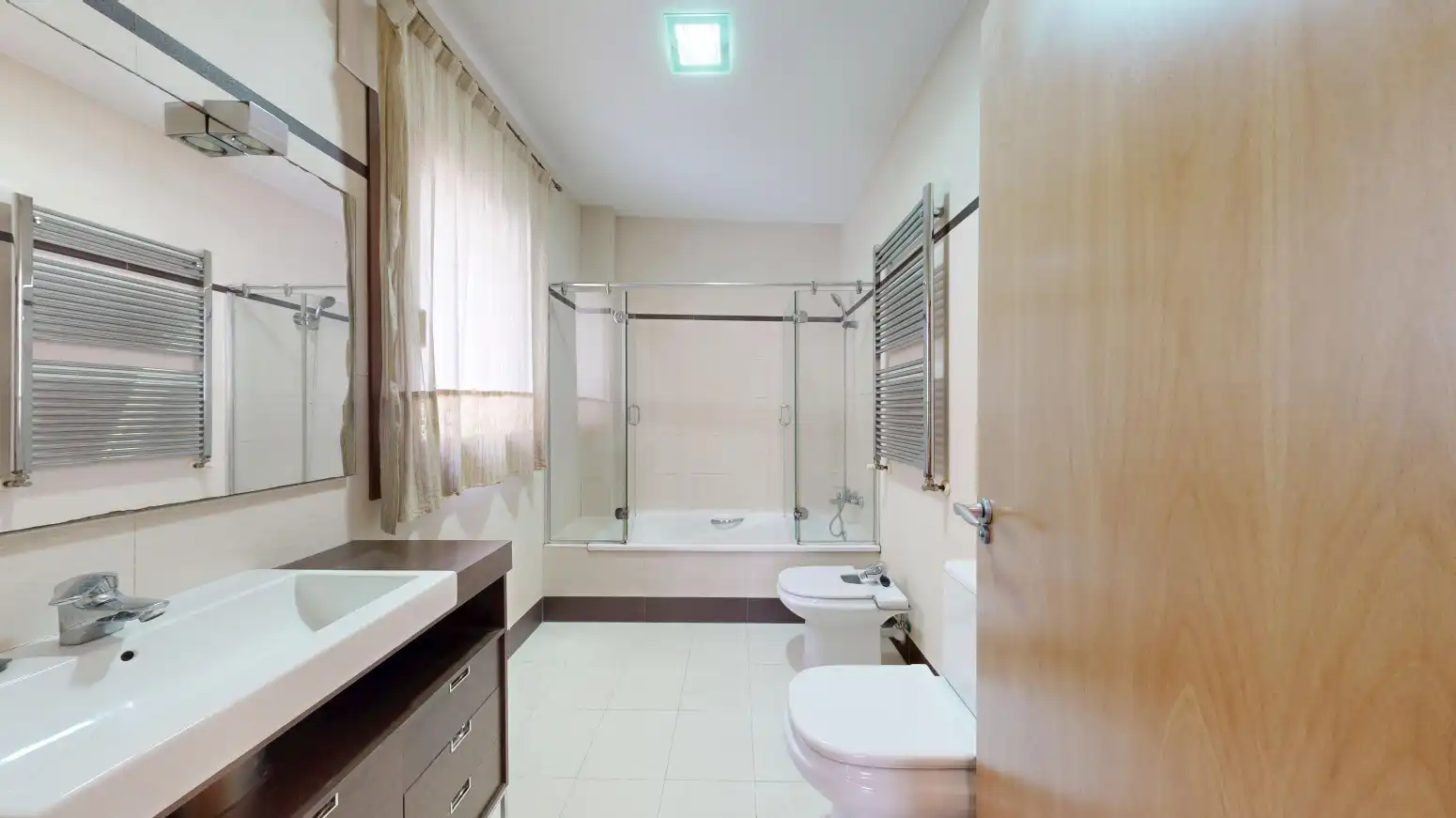 Badezimmer von Wohnung zum Verkauf in Tafalla mit Heizung, Möbliert und Balkon